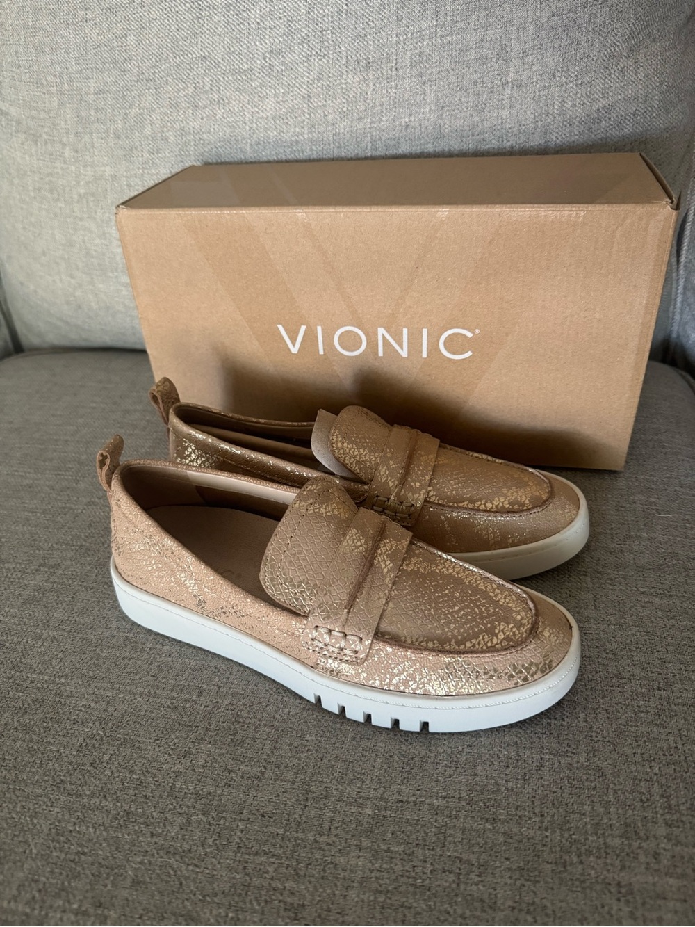 NIB Vionic Chantel Loafers – Rose Gold – Women’s Size 6
